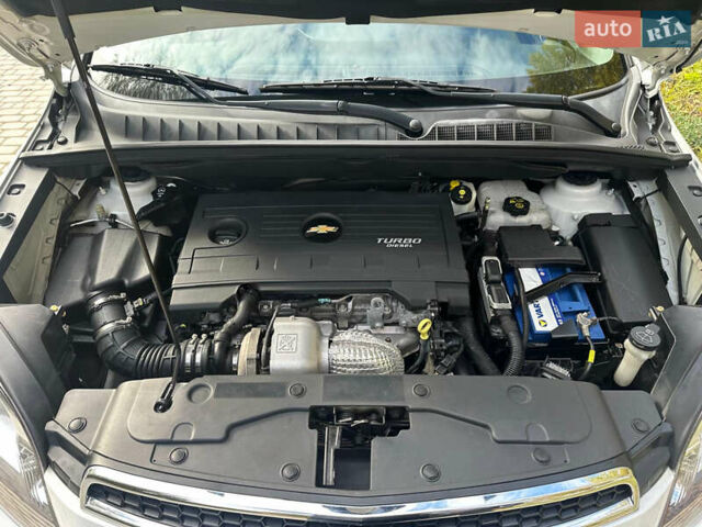 Белый Шевроле Орландо, объемом двигателя 2 л и пробегом 219 тыс. км за 9600 $, фото 28 на Automoto.ua