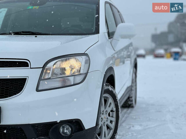 Білий Шевроле Орландо, об'ємом двигуна 0 л та пробігом 219 тис. км за 9400 $, фото 3 на Automoto.ua