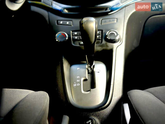 Белый Шевроле Орландо, объемом двигателя 2 л и пробегом 219 тыс. км за 9600 $, фото 19 на Automoto.ua