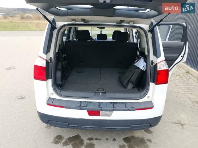 Белый Шевроле Орландо, объемом двигателя 1.8 л и пробегом 262 тыс. км за 7260 $, фото 1 на Automoto.ua