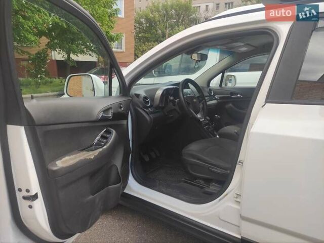 Білий Шевроле Орландо, об'ємом двигуна 1.8 л та пробігом 224 тис. км за 7999 $, фото 10 на Automoto.ua