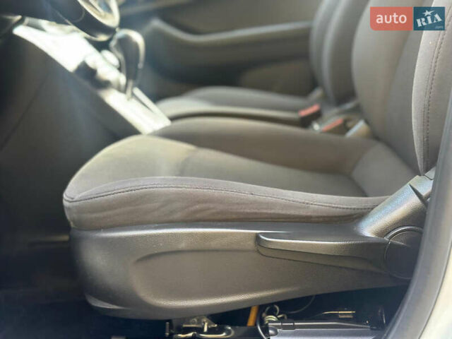 Белый Шевроле Орландо, объемом двигателя 2 л и пробегом 219 тыс. км за 9600 $, фото 11 на Automoto.ua