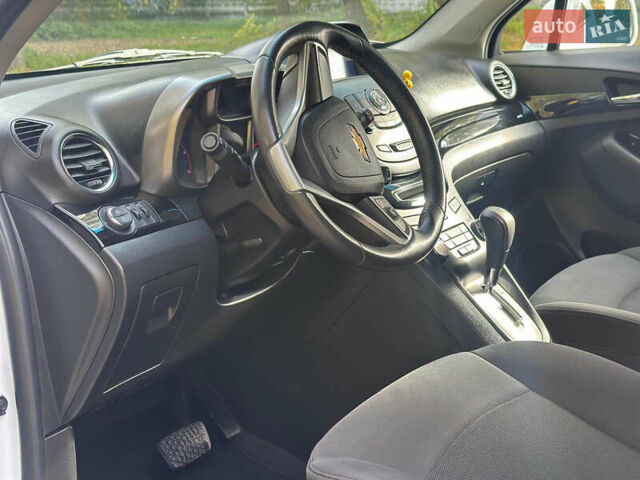 Белый Шевроле Орландо, объемом двигателя 2 л и пробегом 219 тыс. км за 9600 $, фото 10 на Automoto.ua