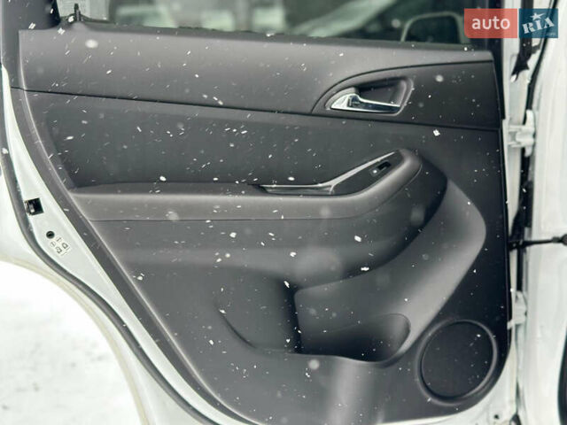 Білий Шевроле Орландо, об'ємом двигуна 0 л та пробігом 219 тис. км за 9400 $, фото 19 на Automoto.ua