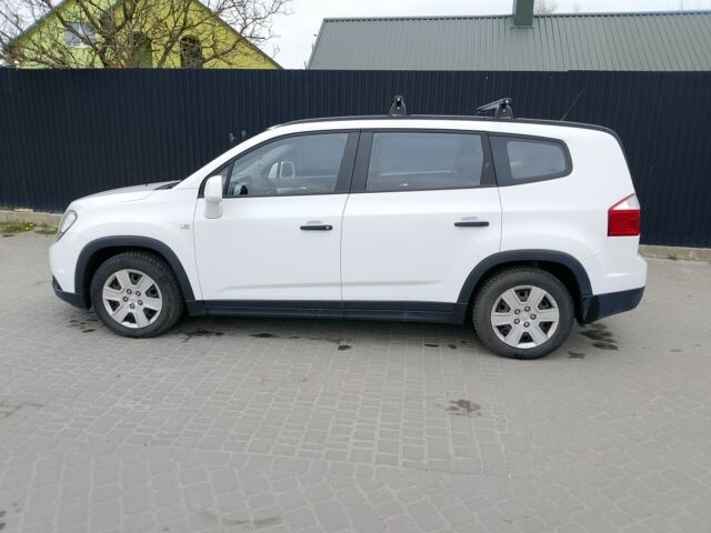 Белый Шевроле Орландо, объемом двигателя 2 л и пробегом 262 тыс. км за 7500 $, фото 4 на Automoto.ua