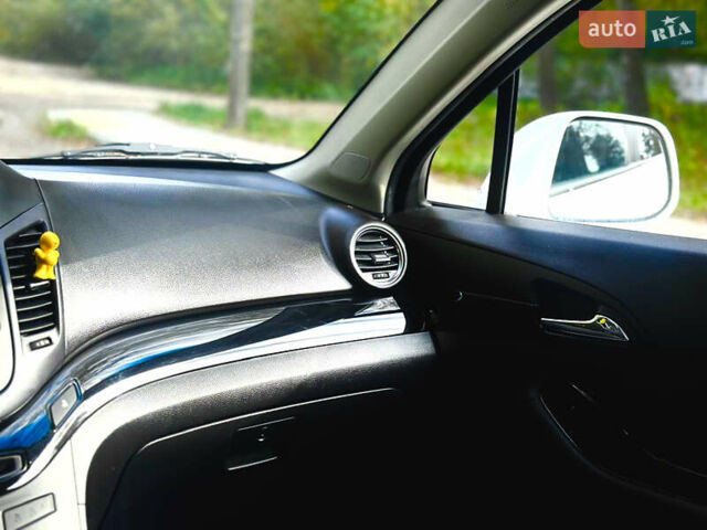 Белый Шевроле Орландо, объемом двигателя 2 л и пробегом 219 тыс. км за 9600 $, фото 21 на Automoto.ua