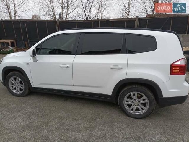 Белый Шевроле Орландо, объемом двигателя 1.8 л и пробегом 180 тыс. км за 8900 $, фото 4 на Automoto.ua