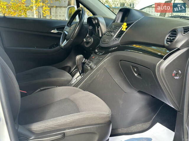 Белый Шевроле Орландо, объемом двигателя 2 л и пробегом 219 тыс. км за 9600 $, фото 25 на Automoto.ua