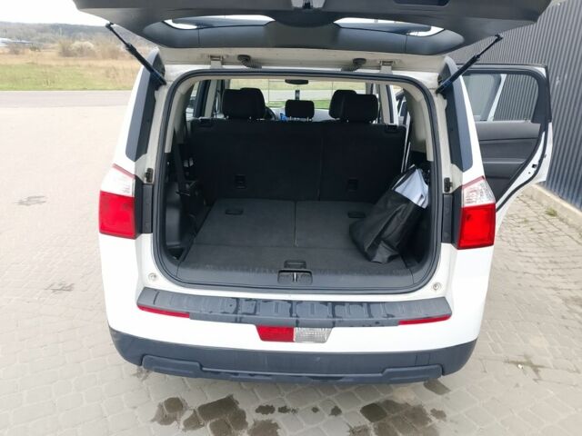 Белый Шевроле Орландо, объемом двигателя 2 л и пробегом 262 тыс. км за 7500 $, фото 5 на Automoto.ua