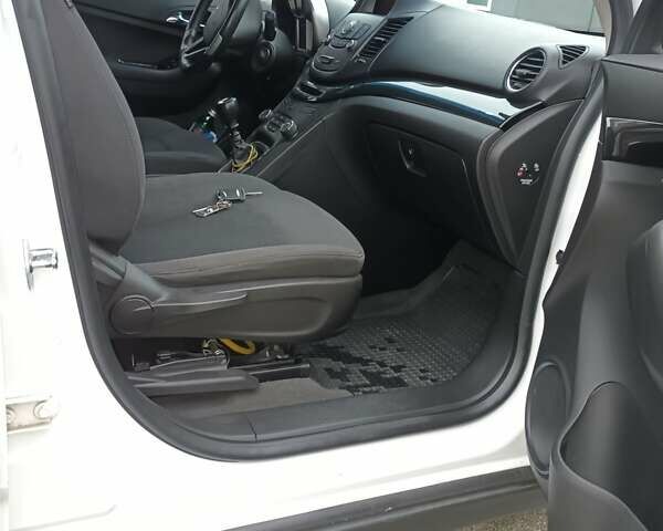 Белый Шевроле Орландо, объемом двигателя 1.8 л и пробегом 180 тыс. км за 8900 $, фото 10 на Automoto.ua