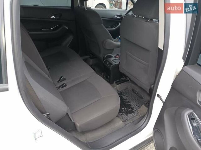 Белый Шевроле Орландо, объемом двигателя 1.8 л и пробегом 180 тыс. км за 8900 $, фото 12 на Automoto.ua