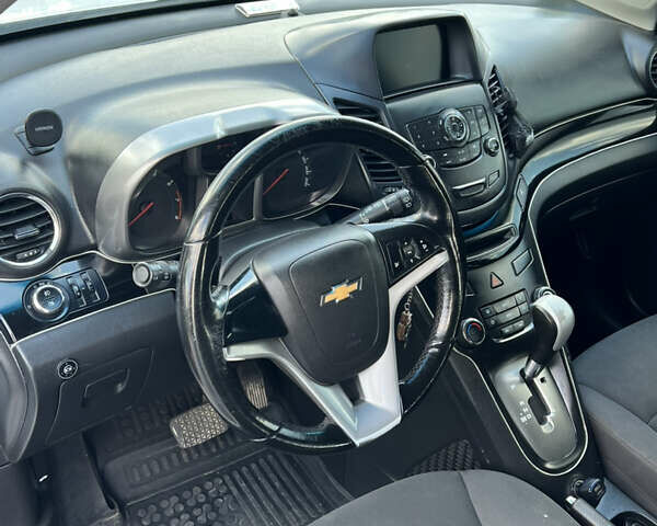 Белый Шевроле Орландо, объемом двигателя 1.8 л и пробегом 311 тыс. км за 7300 $, фото 6 на Automoto.ua