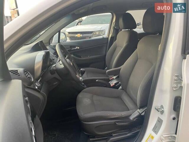 Білий Шевроле Орландо, об'ємом двигуна 1.8 л та пробігом 241 тис. км за 7900 $, фото 14 на Automoto.ua