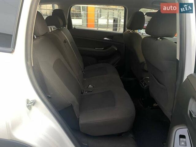 Білий Шевроле Орландо, об'ємом двигуна 1.8 л та пробігом 241 тис. км за 7900 $, фото 16 на Automoto.ua