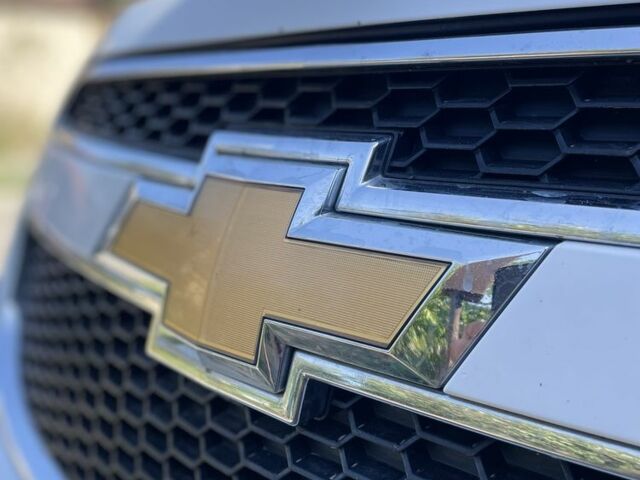 Білий Шевроле Орландо, об'ємом двигуна 2 л та пробігом 190 тис. км за 8200 $, фото 23 на Automoto.ua