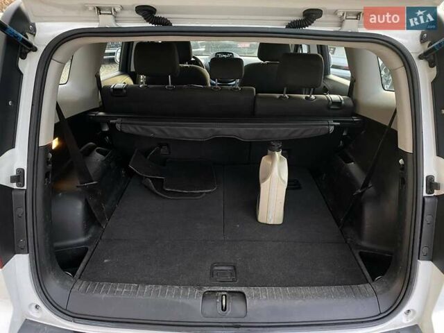 Білий Шевроле Орландо, об'ємом двигуна 1.8 л та пробігом 241 тис. км за 7900 $, фото 19 на Automoto.ua