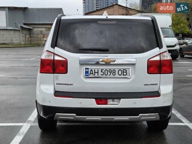 Білий Шевроле Орландо, об'ємом двигуна 2 л та пробігом 120 тис. км за 8800 $, фото 5 на Automoto.ua