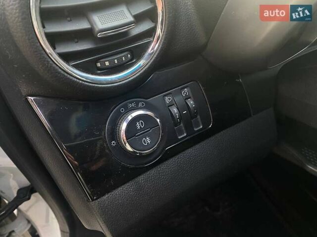 Білий Шевроле Орландо, об'ємом двигуна 1.8 л та пробігом 241 тис. км за 7900 $, фото 8 на Automoto.ua