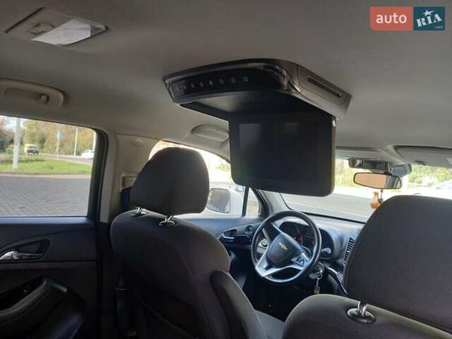 Белый Шевроле Орландо, объемом двигателя 2 л и пробегом 161 тыс. км за 9500 $, фото 4 на Automoto.ua