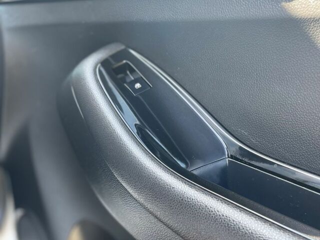 Білий Шевроле Орландо, об'ємом двигуна 2 л та пробігом 190 тис. км за 8200 $, фото 20 на Automoto.ua