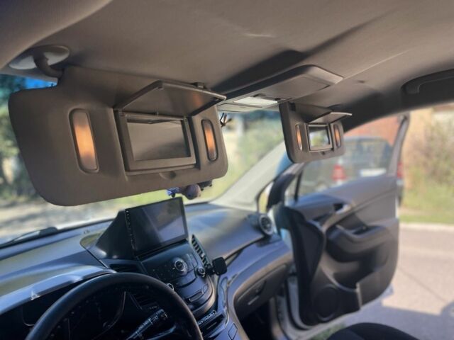 Білий Шевроле Орландо, об'ємом двигуна 2 л та пробігом 190 тис. км за 8200 $, фото 12 на Automoto.ua