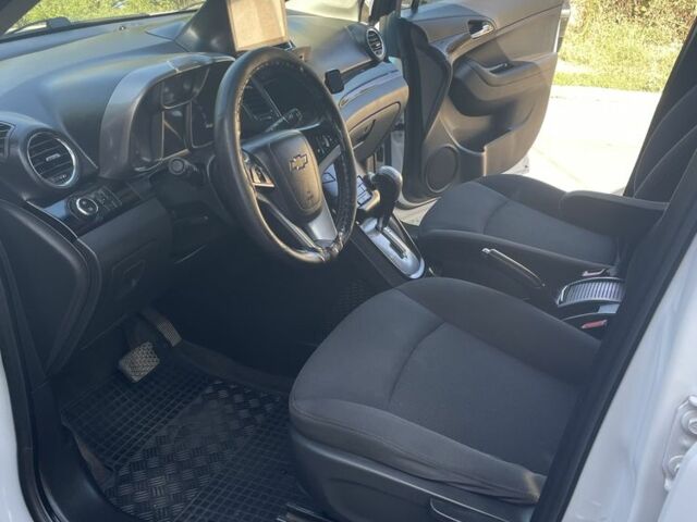 Білий Шевроле Орландо, об'ємом двигуна 2 л та пробігом 190 тис. км за 8200 $, фото 6 на Automoto.ua