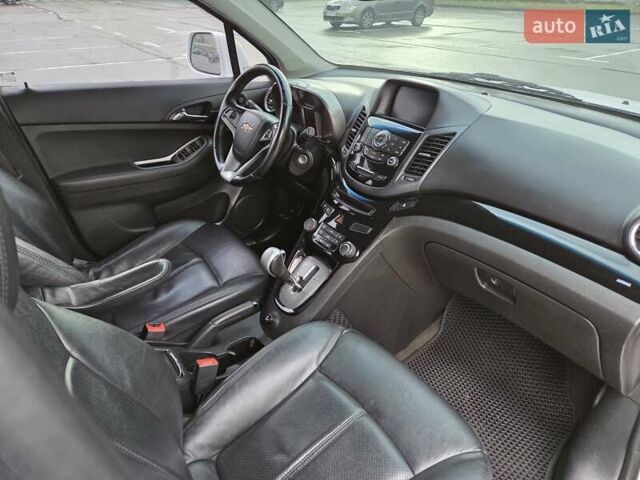 Білий Шевроле Орландо, об'ємом двигуна 2 л та пробігом 120 тис. км за 8800 $, фото 8 на Automoto.ua