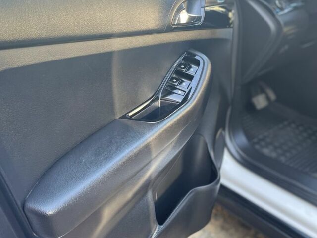 Білий Шевроле Орландо, об'ємом двигуна 2 л та пробігом 190 тис. км за 8200 $, фото 15 на Automoto.ua