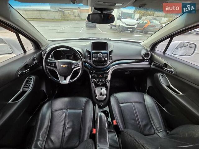 Білий Шевроле Орландо, об'ємом двигуна 2 л та пробігом 120 тис. км за 8800 $, фото 11 на Automoto.ua