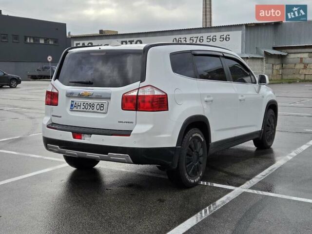 Білий Шевроле Орландо, об'ємом двигуна 2 л та пробігом 120 тис. км за 8800 $, фото 6 на Automoto.ua