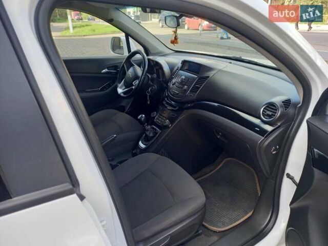 Белый Шевроле Орландо, объемом двигателя 2 л и пробегом 161 тыс. км за 9500 $, фото 2 на Automoto.ua