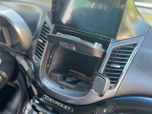 Білий Шевроле Орландо, об'ємом двигуна 2 л та пробігом 190 тис. км за 8200 $, фото 13 на Automoto.ua