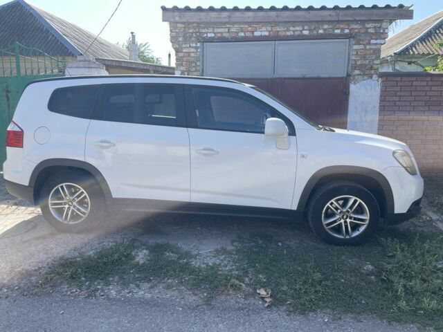 Білий Шевроле Орландо, об'ємом двигуна 2 л та пробігом 190 тис. км за 8200 $, фото 2 на Automoto.ua