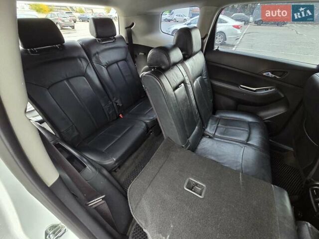 Білий Шевроле Орландо, об'ємом двигуна 2 л та пробігом 120 тис. км за 8800 $, фото 18 на Automoto.ua