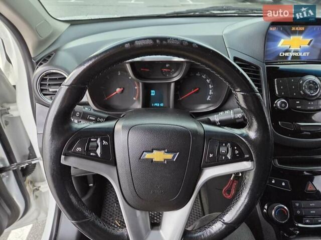 Білий Шевроле Орландо, об'ємом двигуна 2 л та пробігом 120 тис. км за 8800 $, фото 14 на Automoto.ua