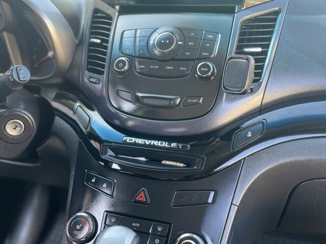 Білий Шевроле Орландо, об'ємом двигуна 2 л та пробігом 190 тис. км за 8200 $, фото 4 на Automoto.ua