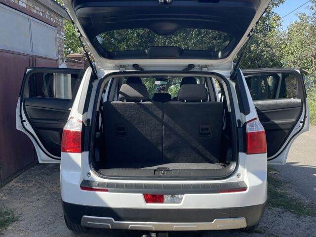 Білий Шевроле Орландо, об'ємом двигуна 2 л та пробігом 190 тис. км за 8200 $, фото 5 на Automoto.ua