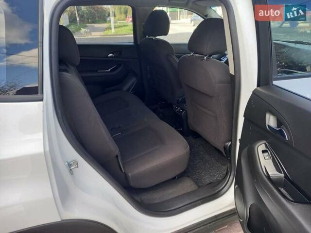 Белый Шевроле Орландо, объемом двигателя 2 л и пробегом 161 тыс. км за 9500 $, фото 6 на Automoto.ua