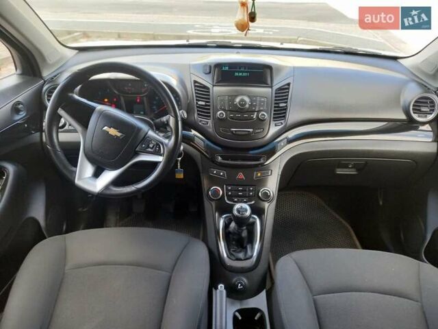 Белый Шевроле Орландо, объемом двигателя 2 л и пробегом 161 тыс. км за 9500 $, фото 3 на Automoto.ua