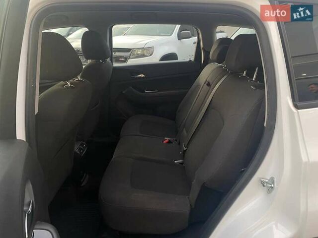 Білий Шевроле Орландо, об'ємом двигуна 1.8 л та пробігом 241 тис. км за 7900 $, фото 15 на Automoto.ua