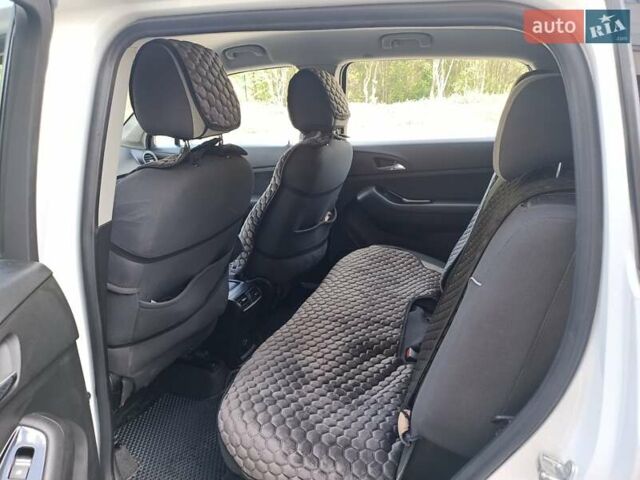 Белый Шевроле Орландо, объемом двигателя 1.8 л и пробегом 223 тыс. км за 8700 $, фото 13 на Automoto.ua