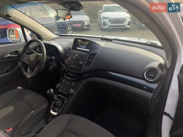 Білий Шевроле Орландо, об'ємом двигуна 1.8 л та пробігом 241 тис. км за 7900 $, фото 6 на Automoto.ua