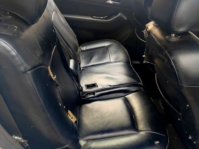 Білий Шевроле Орландо, об'ємом двигуна 2 л та пробігом 178 тис. км за 3200 $, фото 5 на Automoto.ua