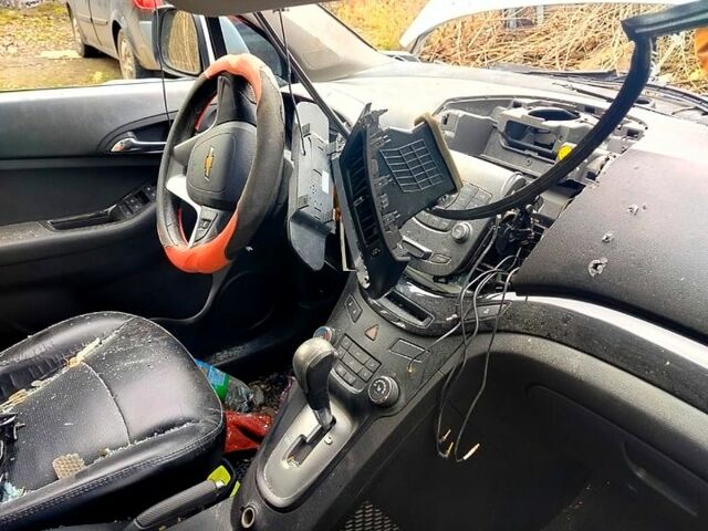 Білий Шевроле Орландо, об'ємом двигуна 2 л та пробігом 178 тис. км за 3200 $, фото 3 на Automoto.ua