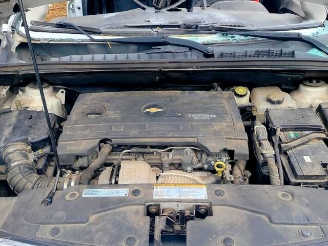 Білий Шевроле Орландо, об'ємом двигуна 2 л та пробігом 178 тис. км за 3200 $, фото 6 на Automoto.ua