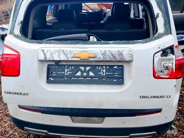 Білий Шевроле Орландо, об'ємом двигуна 2 л та пробігом 178 тис. км за 3200 $, фото 2 на Automoto.ua