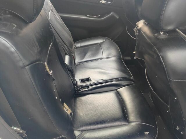 Белый Шевроле Орландо, объемом двигателя 2 л и пробегом 178 тыс. км за 3200 $, фото 4 на Automoto.ua