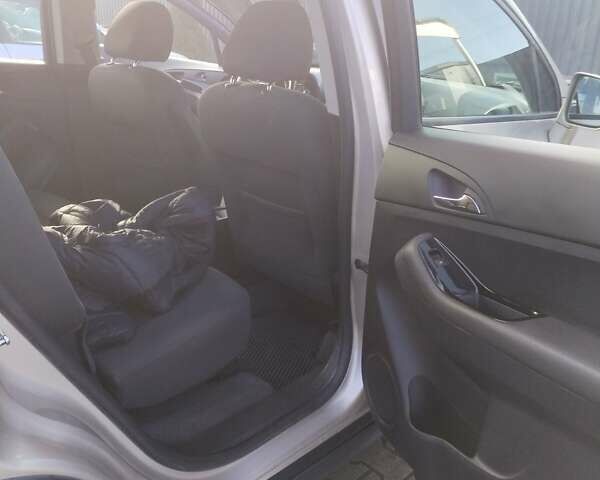 Бежевый Шевроле Орландо, объемом двигателя 1.8 л и пробегом 234 тыс. км за 8500 $, фото 2 на Automoto.ua