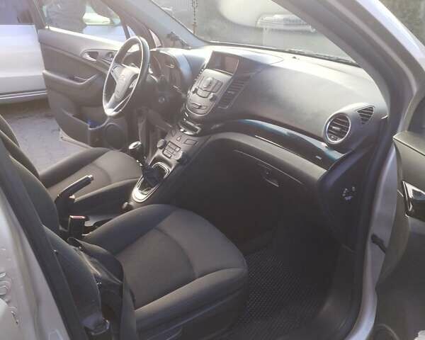 Бежевый Шевроле Орландо, объемом двигателя 1.8 л и пробегом 234 тыс. км за 8500 $, фото 7 на Automoto.ua