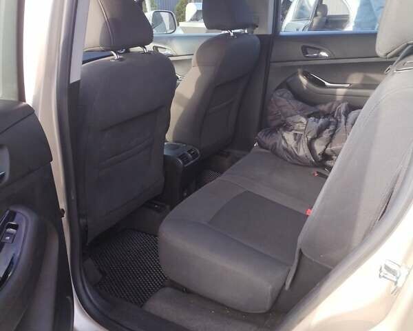 Бежевый Шевроле Орландо, объемом двигателя 1.8 л и пробегом 234 тыс. км за 8500 $, фото 3 на Automoto.ua